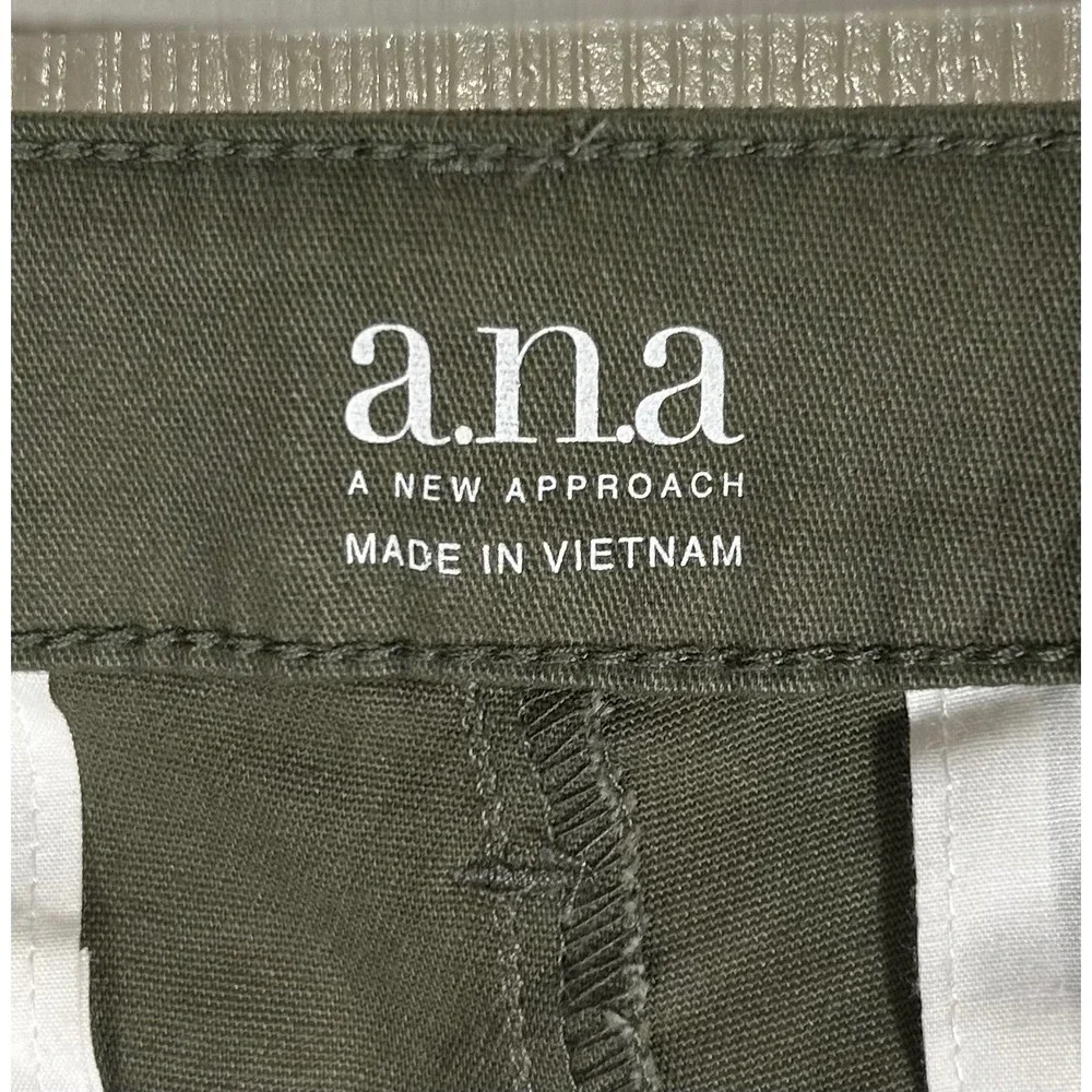 NWT ana A New Approach Women Bermuda Shorts Oregano Green 9 Inch Inseam Size 4 - Picture 5 of 11